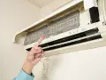 Maintenant, vous comprenez pourquoi la clim s'arrête et redémarre : les filtres encrassés bloquent le flux d'air.
