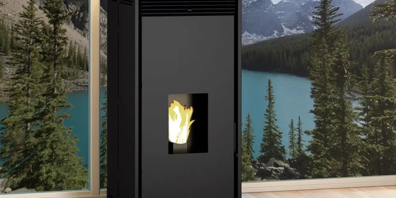 Poêle à granulés sans électricité, avis : flammes vives dans un poêle noir moderne, devant une fenêtre avec vue sur un lac et des montagnes.