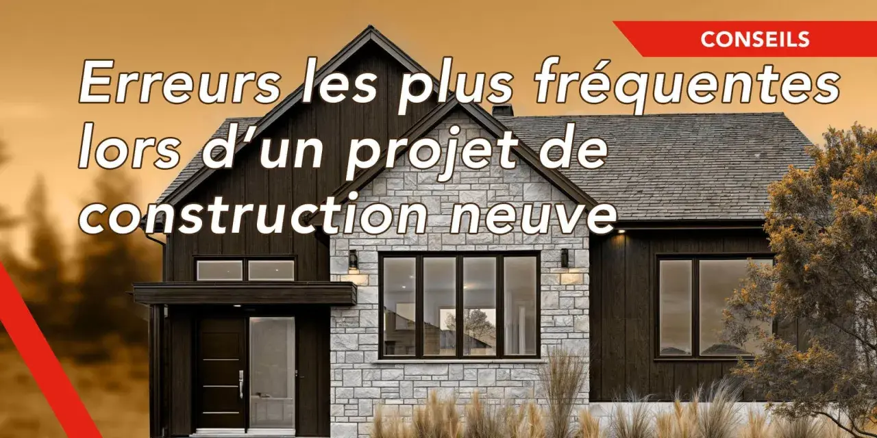 Maison moderne avec façade en pierre et bois. Conseils pour éviter les erreurs de construction en limite de propriété.