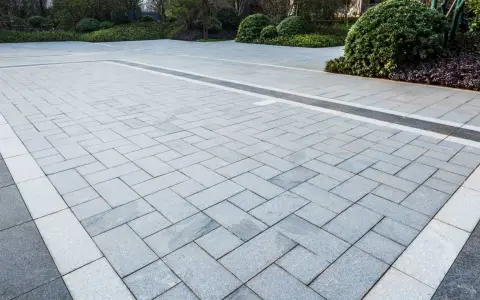 Dalle d'extérieur en béton, parfait pour une terrasse moderne.