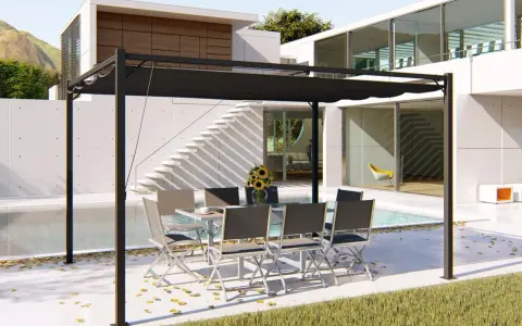 Une tonnelle noire avec une table et des chaises, près d'une piscine. Idéal pour savoir comment monter une tonnelle et profiter de l'extérieur.