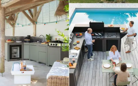 Deux cuisines d'été fait maison : une sous un auvent en bois, l'autre près d'une piscine avec des gens qui préparent un repas.