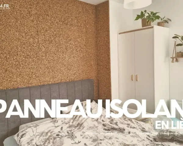 Chambre avec mur en **isolation textile recyclé** de liège. Lit, armoire et plantes vertes.