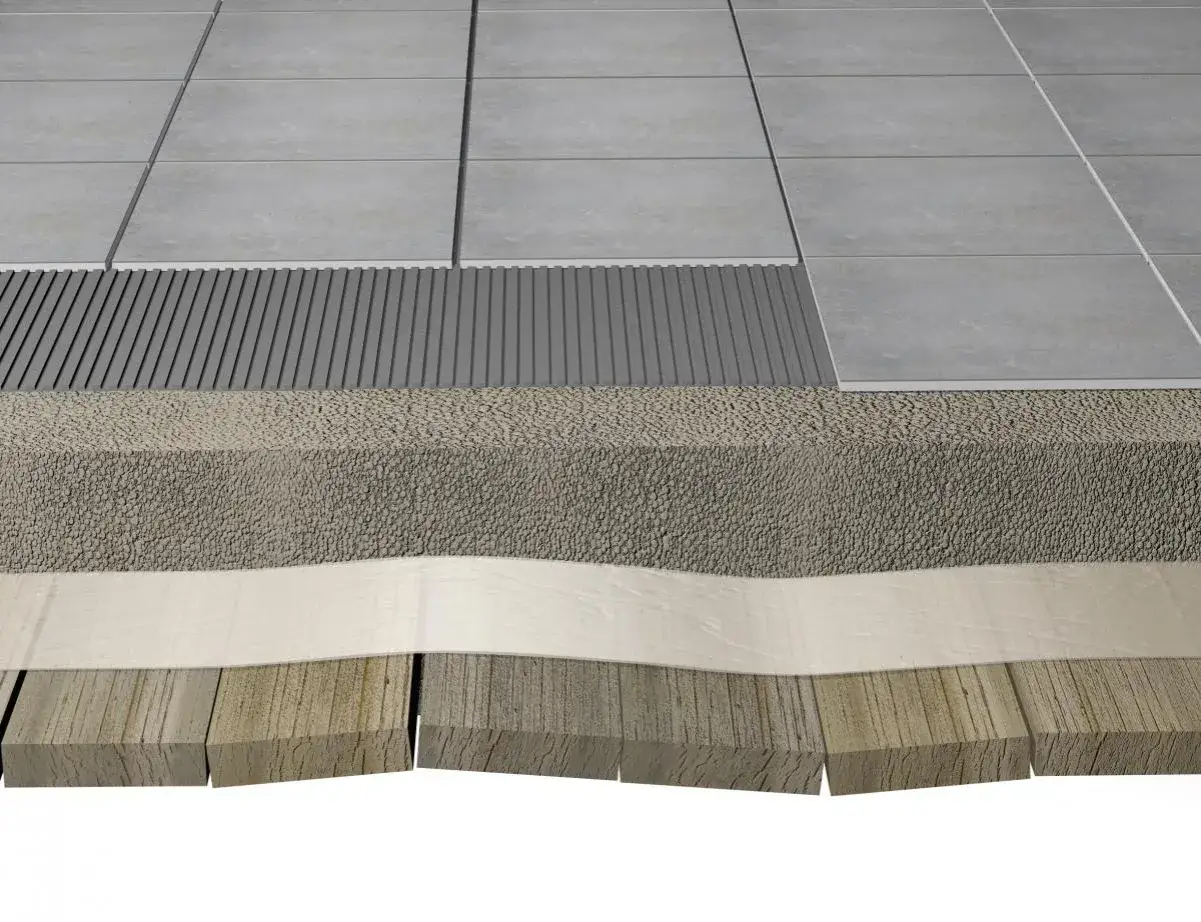 Coupe d'un sol : carrelage, chape allégée sur isolant, et plancher bois.