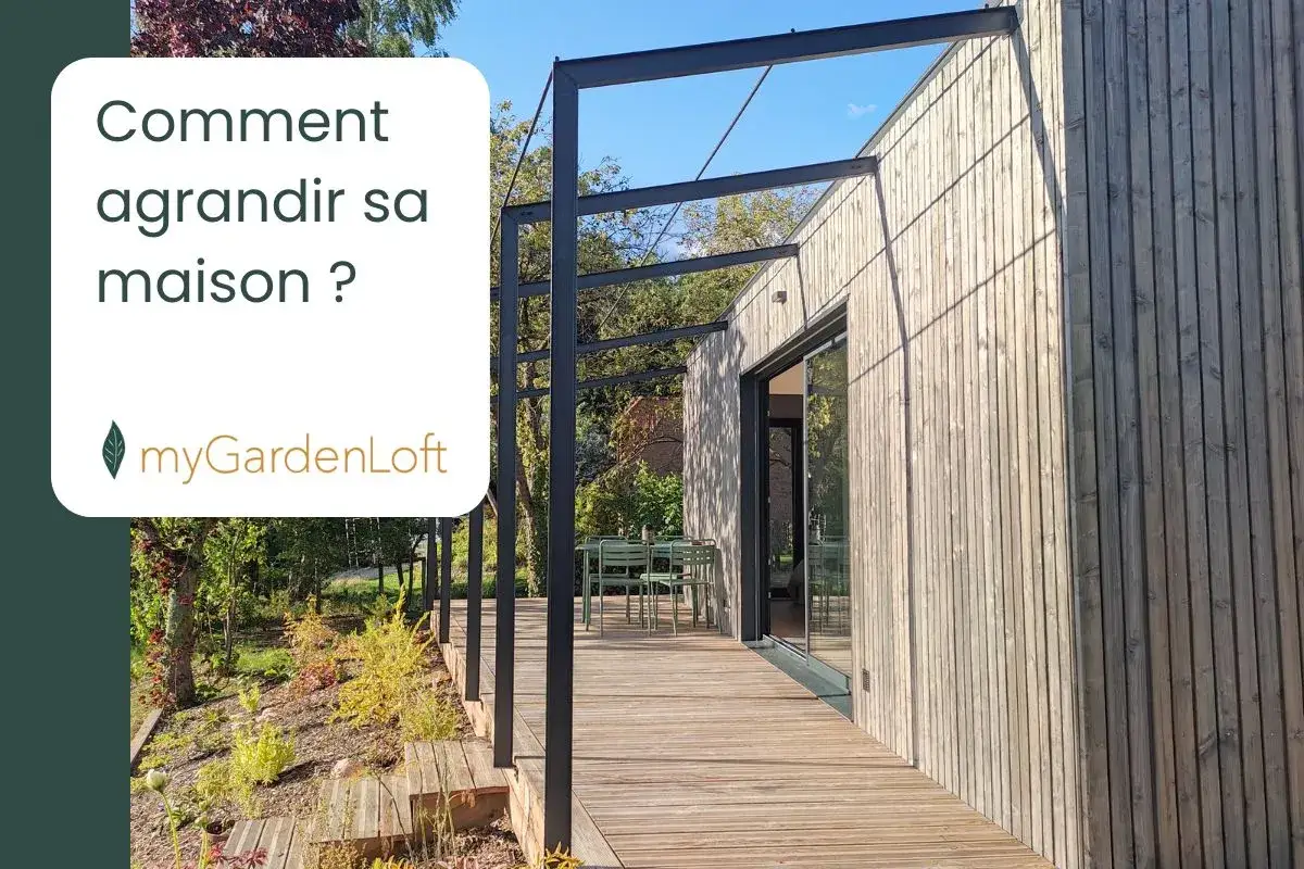 Comment agrandir sa maison ? Une extension moderne en bois avec terrasse et pergola, un espace de vie supplémentaire.